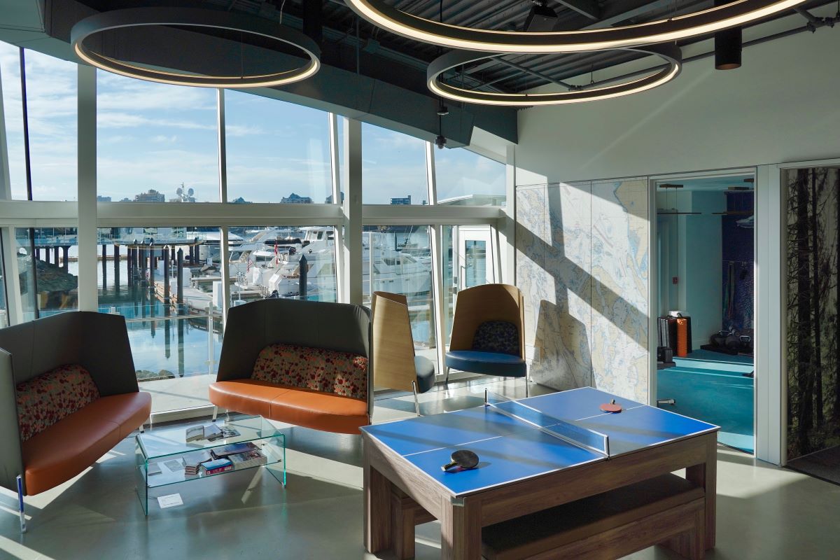 crew-lounge-1